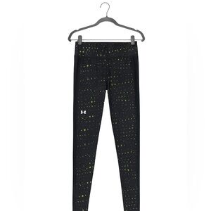 Women’s size XS black and gold Under Armour leggings. Excellent condition